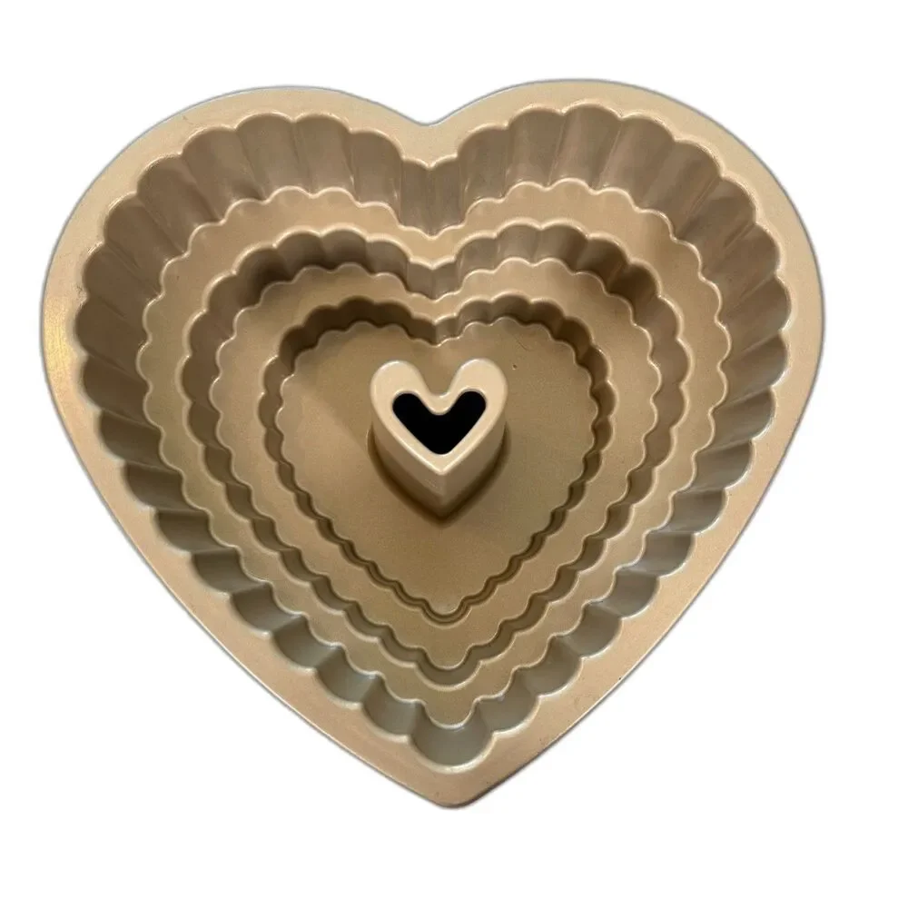 Nordic Ware Tiered Heart Bundt Pan Excellent Condition